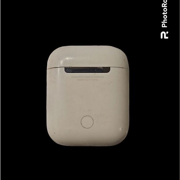 - Apple Air Pods 1st Gen - Picture 1 of 2